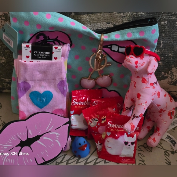 💗Valentine's Packed 7 Piece Gift Bag 💕 - Picture 3 of 12
